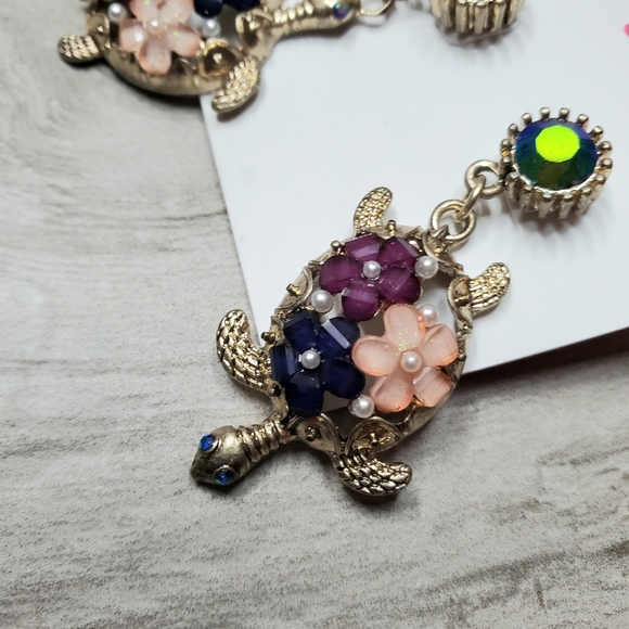 Betsey Johnson turtle earrings - Picture 6 of 6